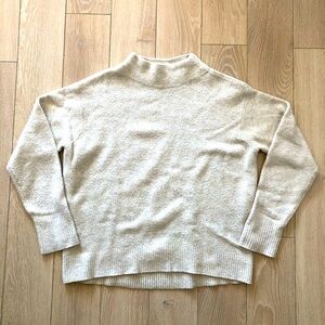 Uniqlo Wool Blend Mock Neck Sweater in White Light Grey Heather Size S